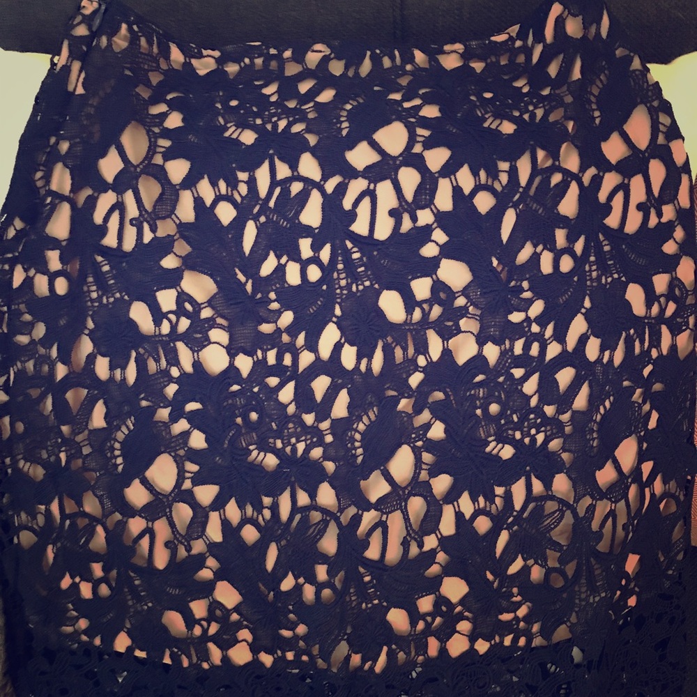Lace detailed mini skirt